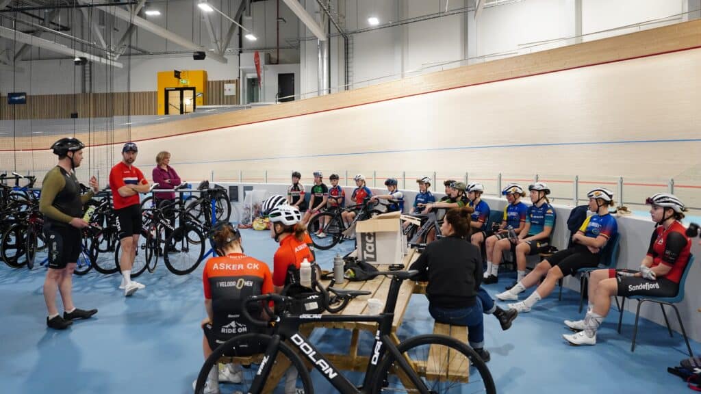 Samling i Velodromen i Asker
