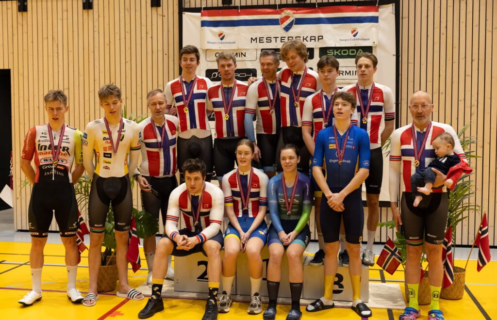 Samlet pall fra NM Enkeltdistanser i Vår Energi Arena Sola 2025 (Foto: Geir Ludviksen)