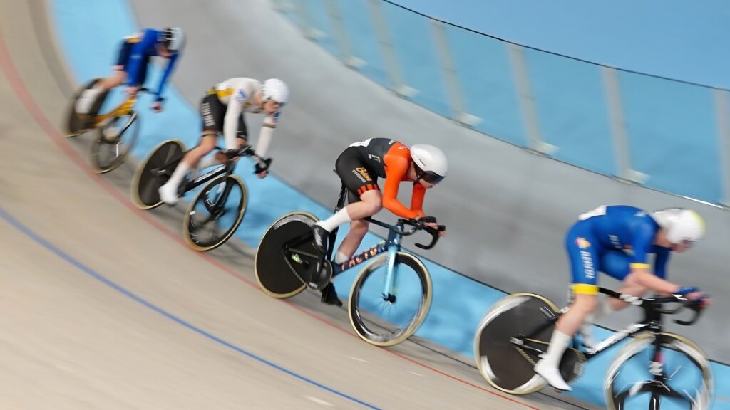 Hilmar i fokus. NM Fellesstarter 2025 i Velodromen i Asker.