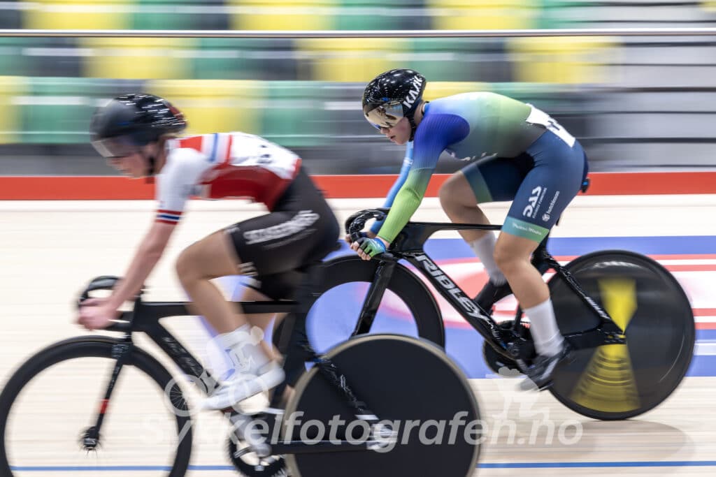 Nora Tveit i fokus (Foto: Kjetil Birkedal Pedersen – sykkelfotografen.no)