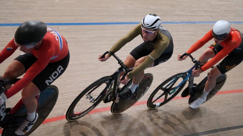 Jesper stiller villig opp når Anita Stenberg har VM-oppkjøring i Velodromen.