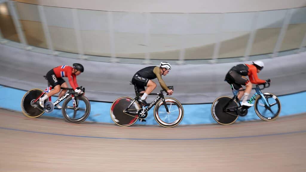 Jesper er ofte med på Elite-treningene i Velodromen.
